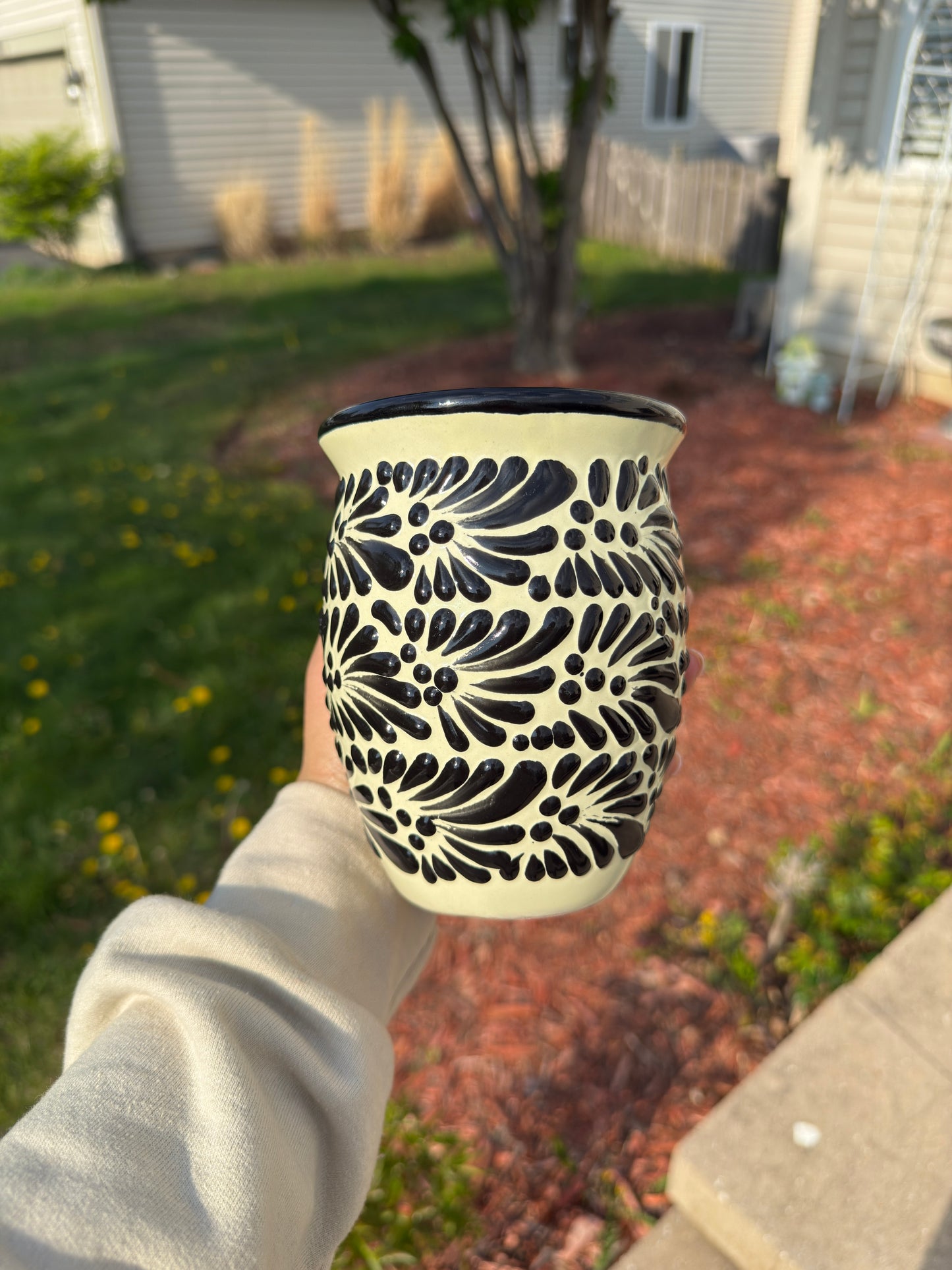 Talavera Cantaro Large Cup Beige/Black