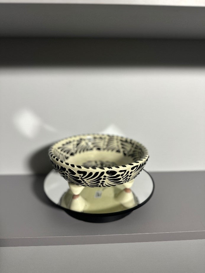Molcajete Talavera Cream/Black)