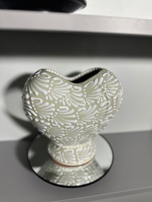 Heart Vase Talavera Corazon (Cream/White)