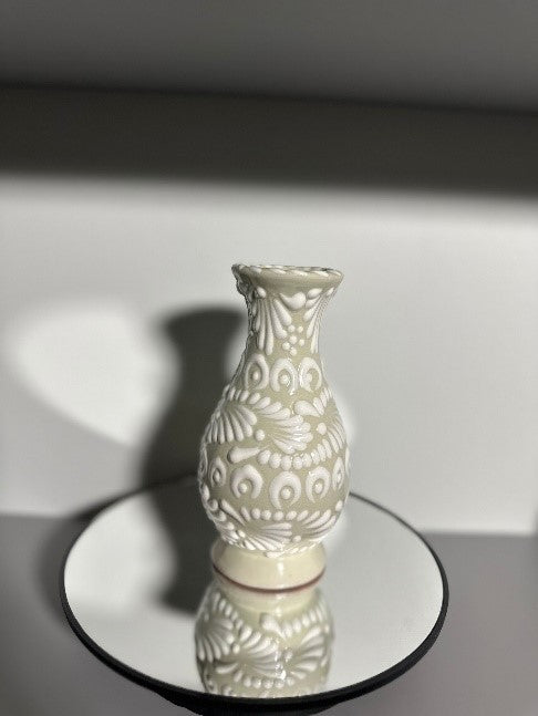Florero Chico Talavera (Cream/White)
