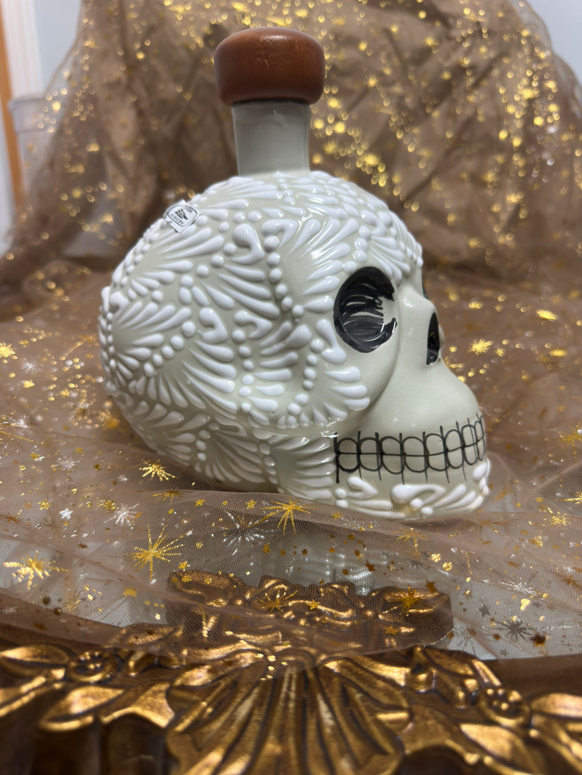 Licorero Calavera “Skull” in Talavera Beige/White day of the dead