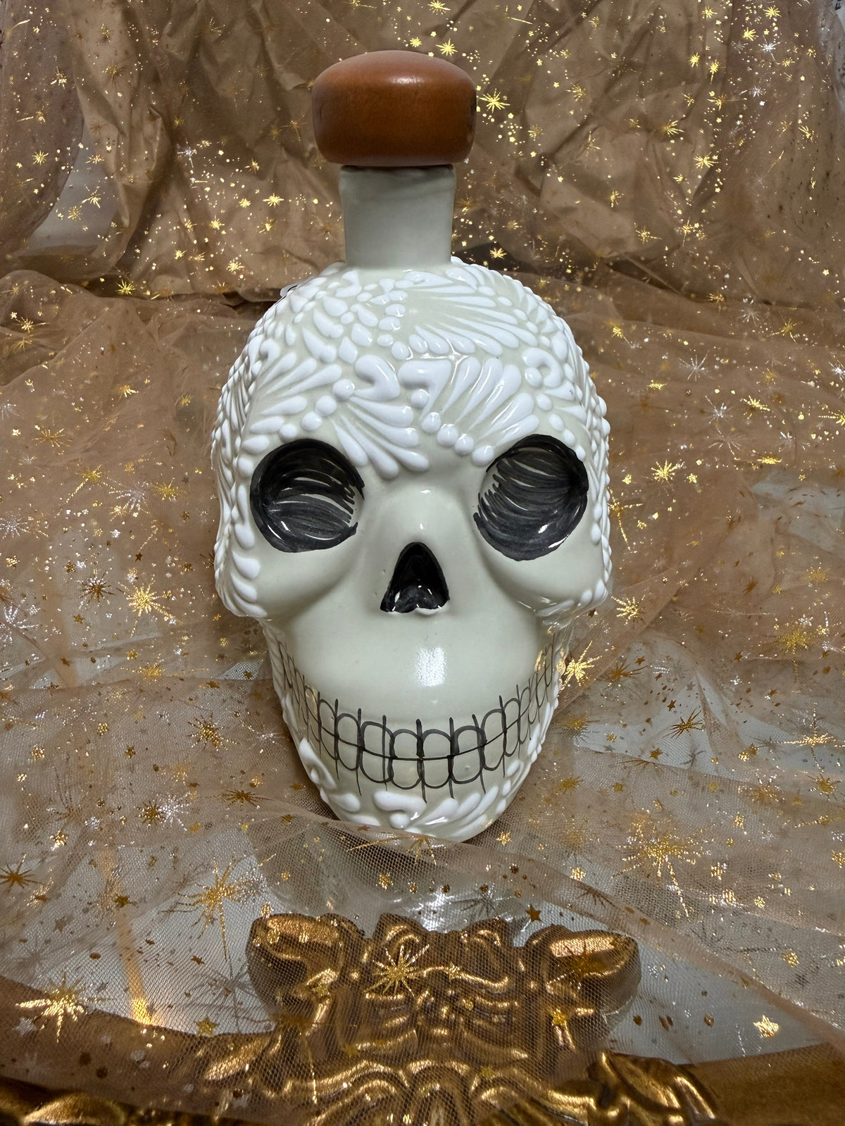 Licorero Calavera “Skull” in Talavera Beige/White day of the dead