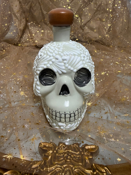 Licorero Calavera “Skull” in Talavera Beige/White day of the dead