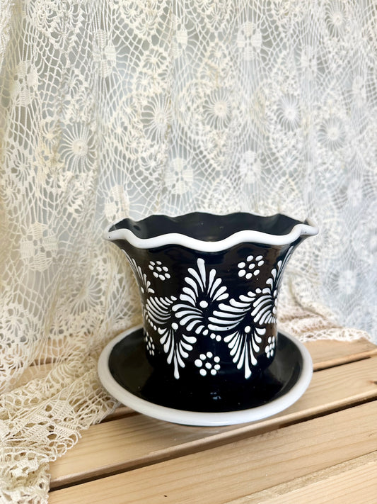 Talavera Violetera XL (Plant Pot) Black/White
