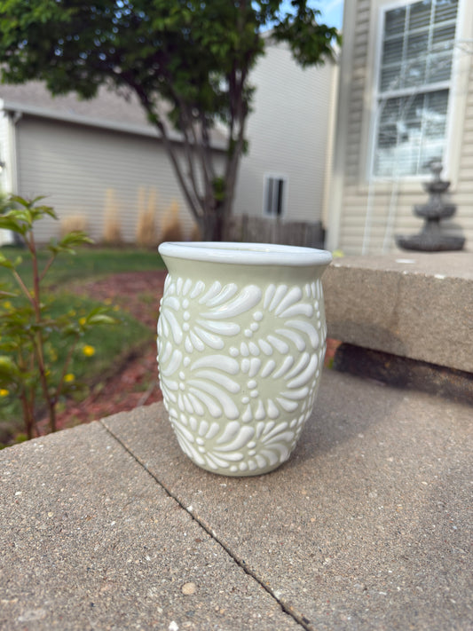 Talavera Cantaro Large Cup Beige/White