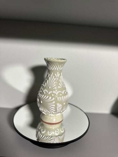 Florero Chico Talavera (Cream/White)